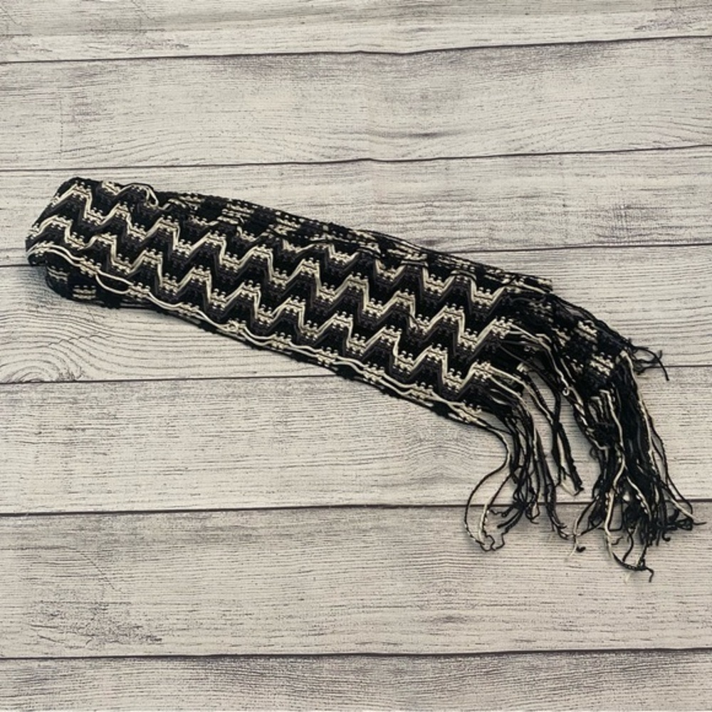 Vintage Y2K 2000’s Black White Crochet Belt, Scarf Fringe